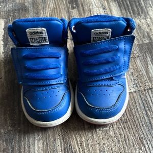 Boys size 5 sneakers